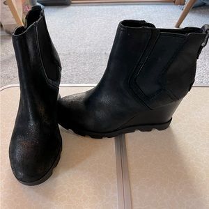 Black Sorel Wedge Booties! Like new!